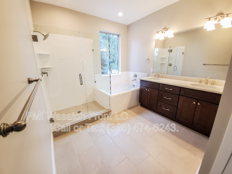 Lovely Sandy Townhome. property image