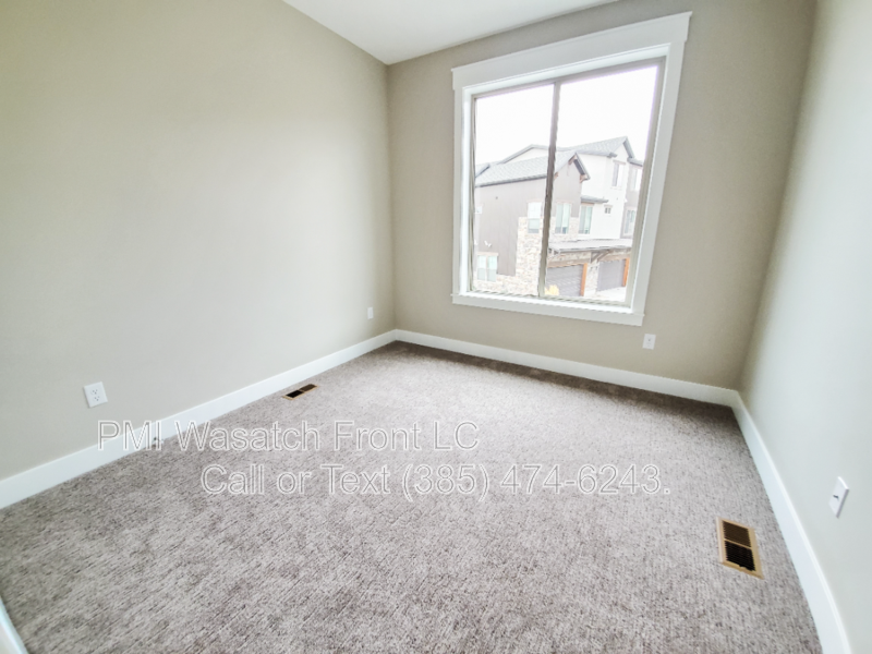 Lovely Sandy Townhome. property image