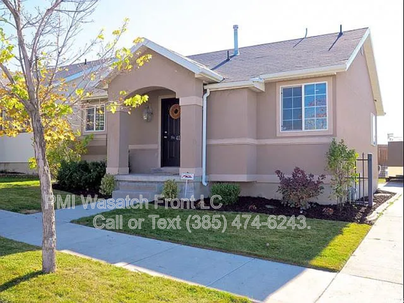 Charming 4-Bedroom Draper Home with Spacious Layout and Modern Comforts! property image