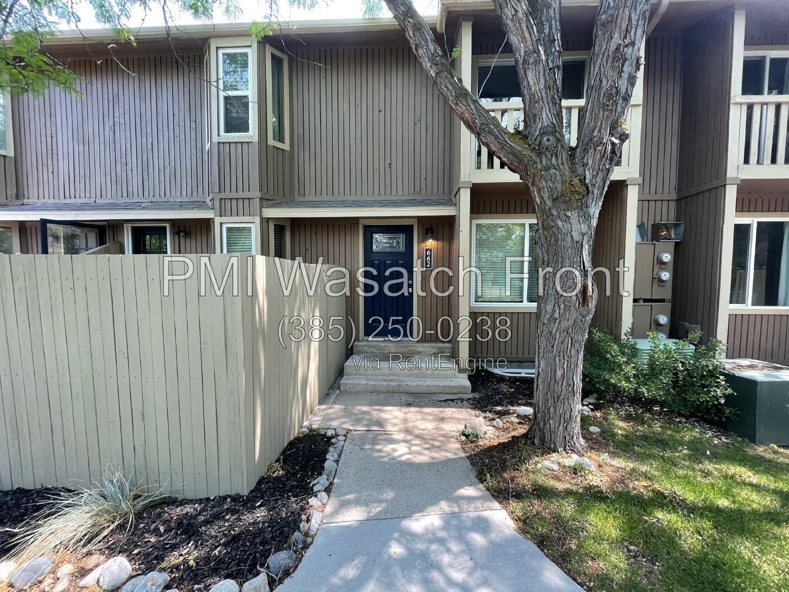 Welcome to your Oasis at 662 E Cobblestone Ln! property image