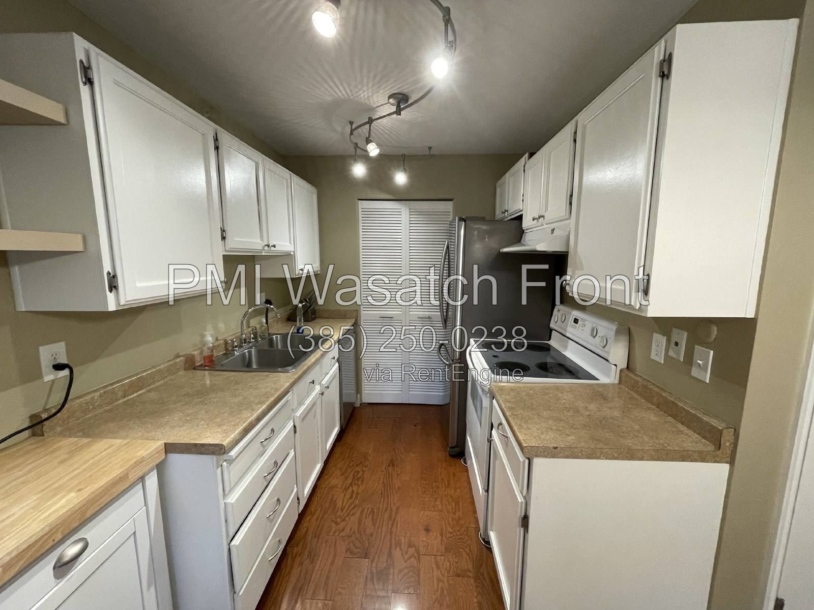 Welcome to your Oasis at 662 E Cobblestone Ln! property image