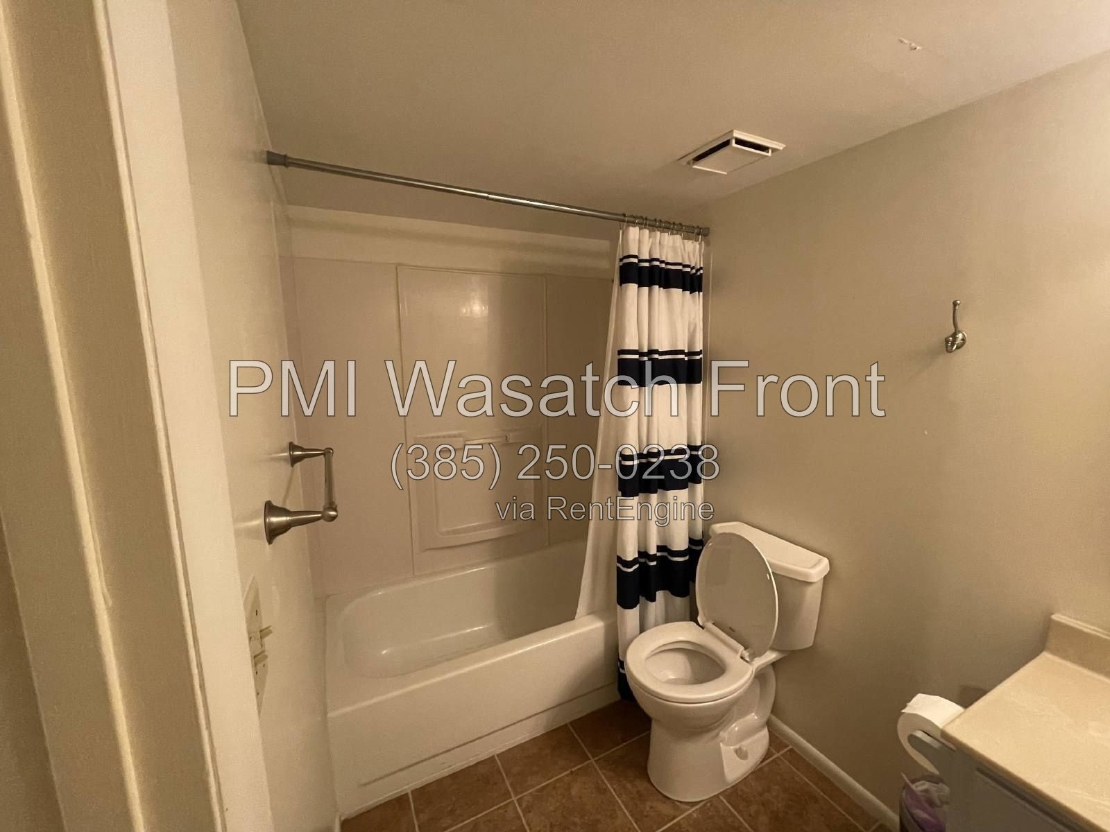 Welcome to your Oasis at 662 E Cobblestone Ln! property image
