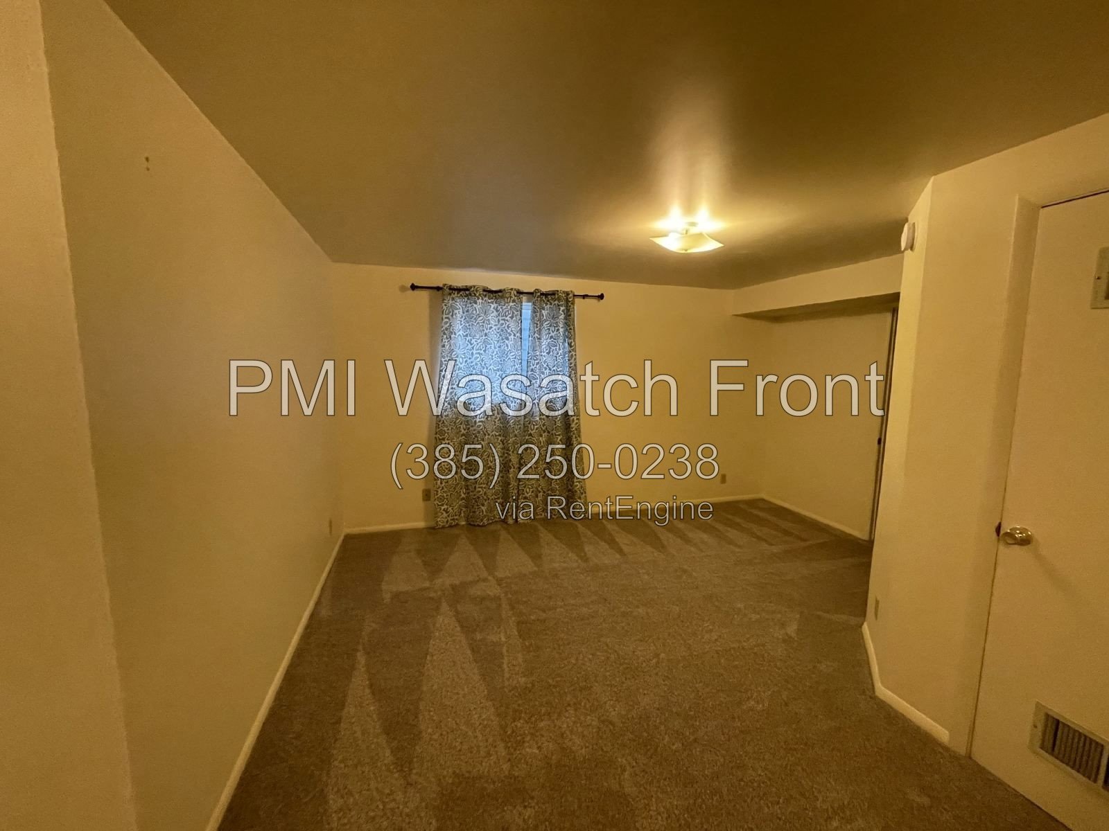 Welcome to your Oasis at 662 E Cobblestone Ln! property image