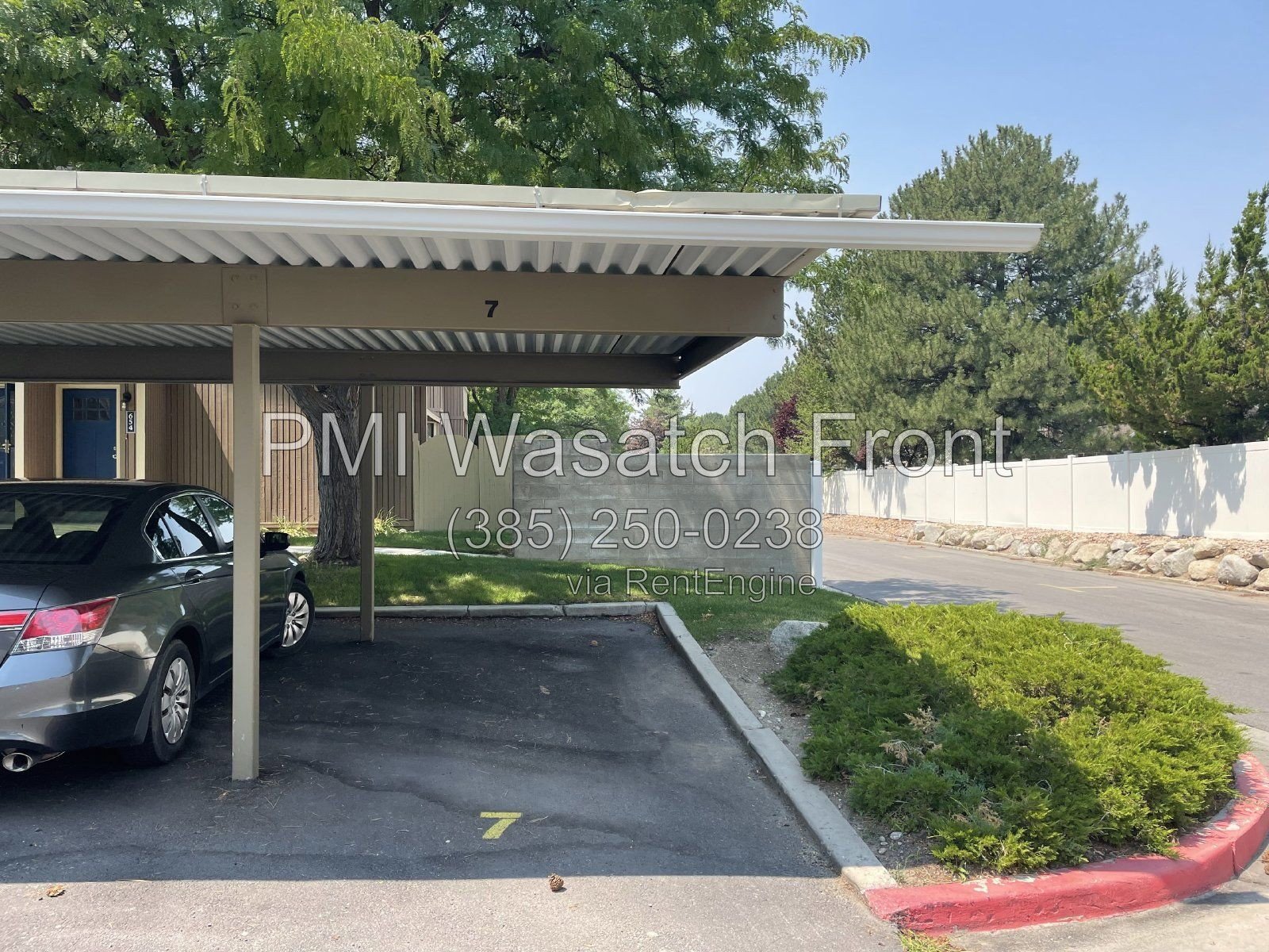 Welcome to your Oasis at 662 E Cobblestone Ln! property image