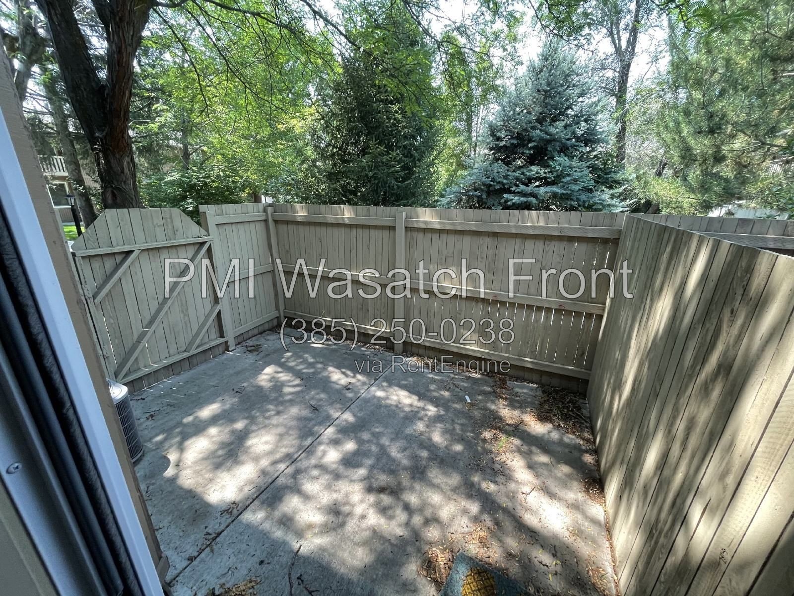 Welcome to your Oasis at 662 E Cobblestone Ln! property image