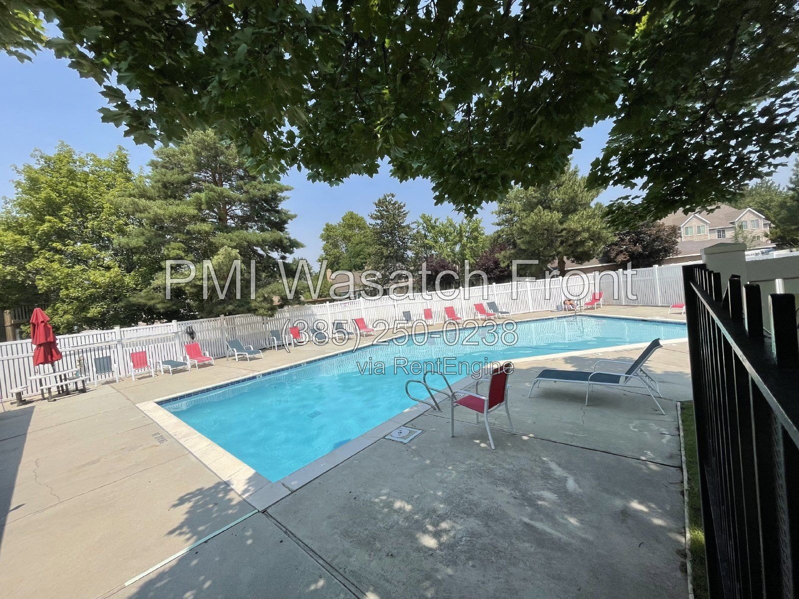 Welcome to your Oasis at 662 E Cobblestone Ln! property image